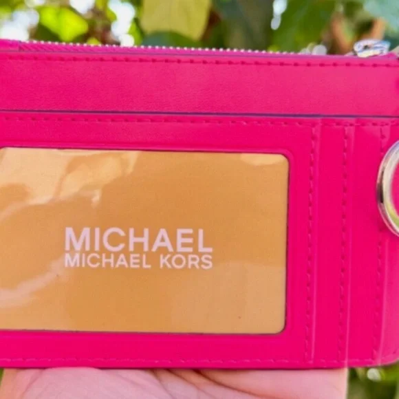 ONE BNWT Michael Kors Jet Set Travel Small Wallet Quilted Dragon Fruit - Picture 3 of 6